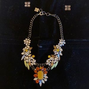 Beautiful Bcbg Maxazria statement necklace